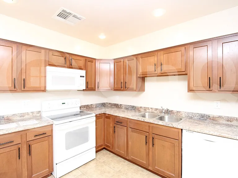 4558 E Halifax St — Photo 5