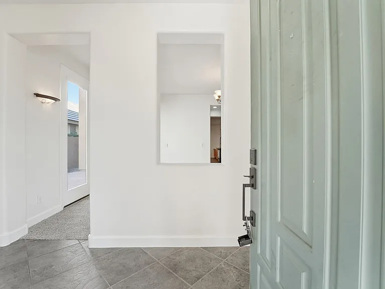 15391 W Dreyfus St — Photo 10