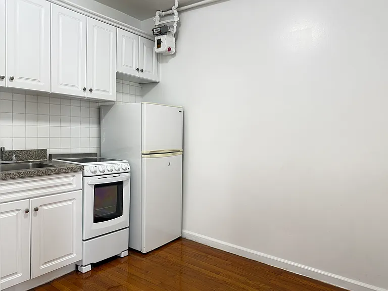 312 W 15th St #4 — Photo 2