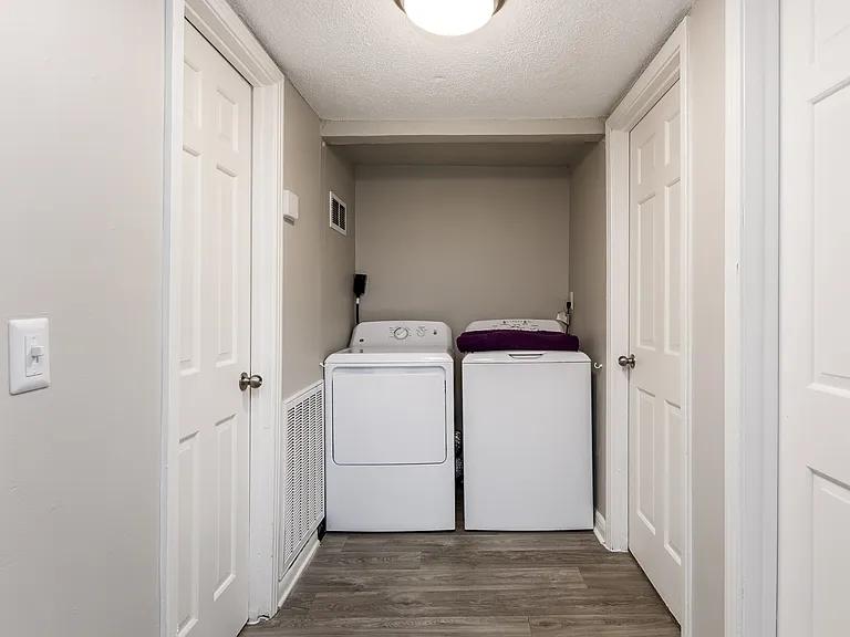 Willow Apartments — Photo 8