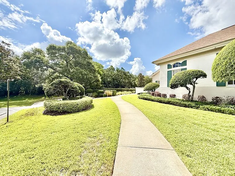240 Center Oak Cir — Photo 52