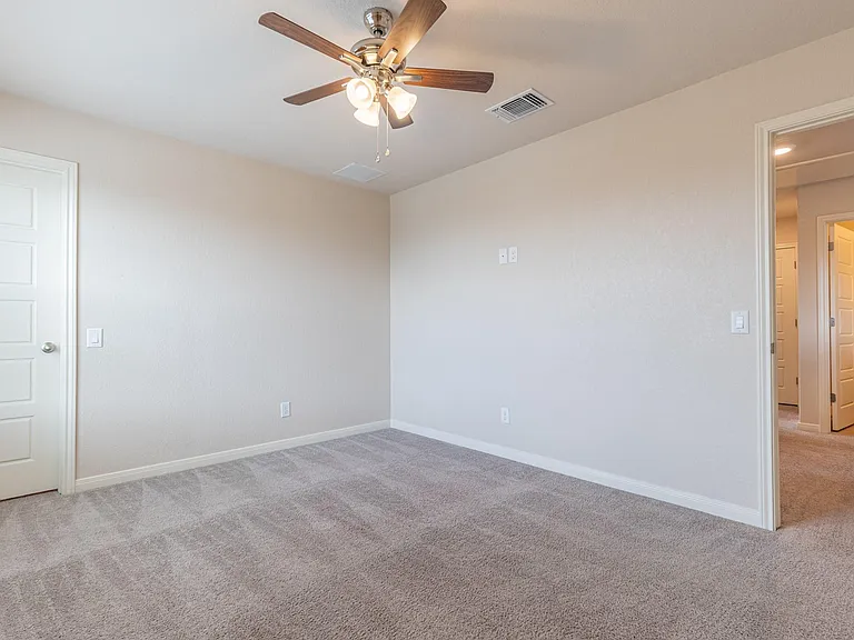 746 Farmers Dell St — Photo 32