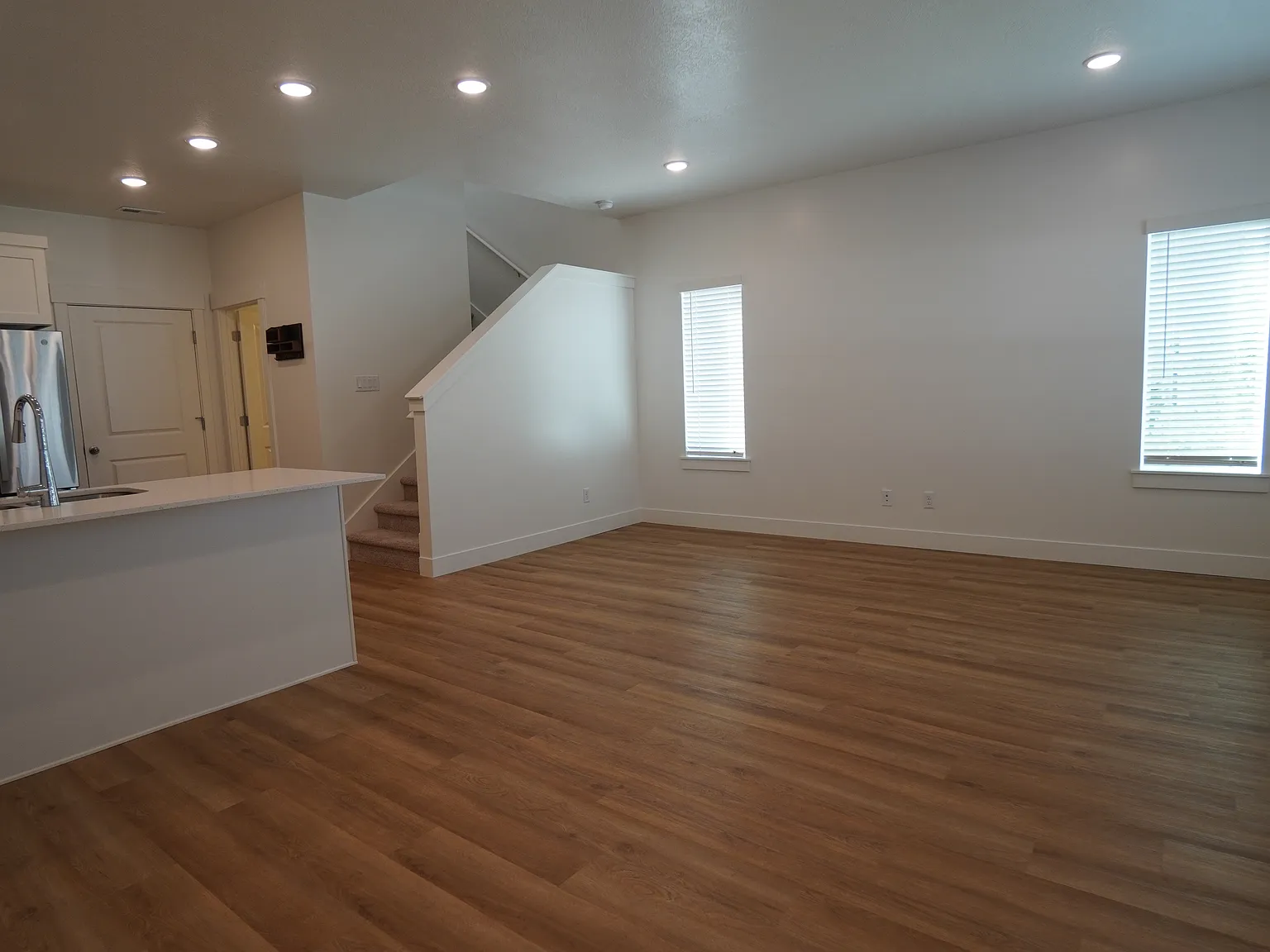 Beautiful townhome @176w 925n Brigham City — Photo 3