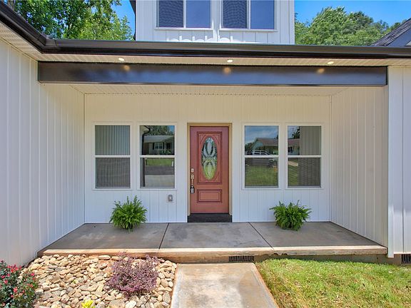 2nd image of 223 Maple Dr