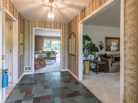 4th image of 3012 Island Dr