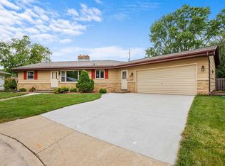15 Westwood Ct, Appleton, WI 54911