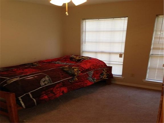 3rd image of 1027 Elm Crest Dr