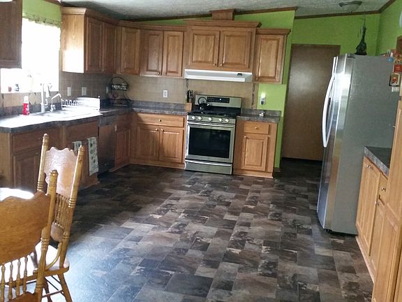 Spacious 15X23 eat in Kitchen