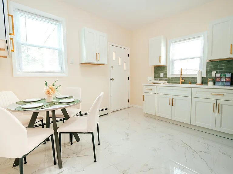 18 Van Rensselaer St #1 — Photo 9