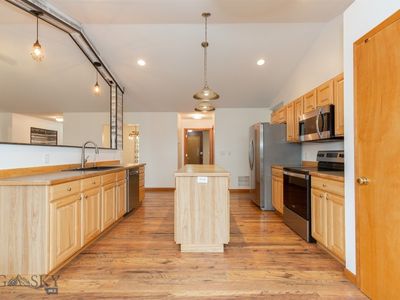 425 Red Barn Dr, Belgrade, MT, 59714