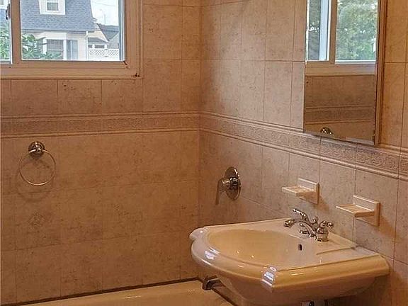 2nd image of 68 Woodcock Ln