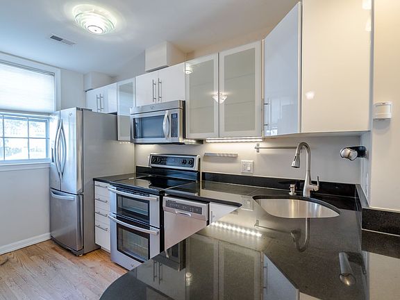 5th image of 612 S Columbus St