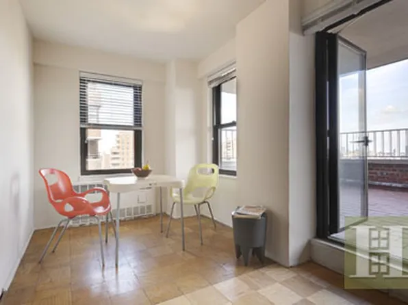 208 East Broadway image 1 of 5
