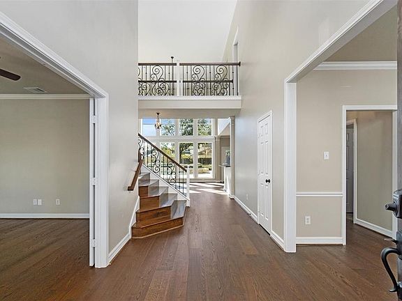 4th image of 313 Sabal Park Court