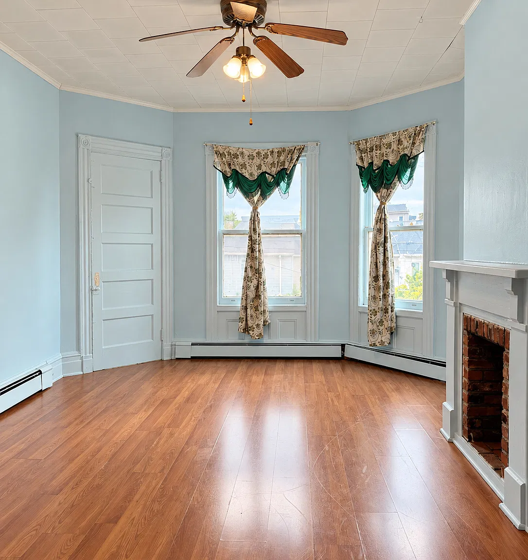 3 bed, $2,100 — Photo 1