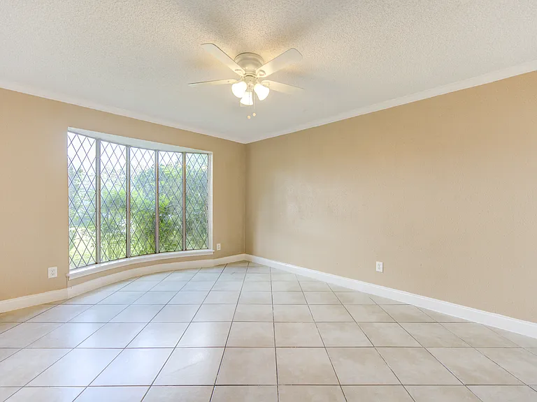 2427 Ridgemont Dr — Photo 13