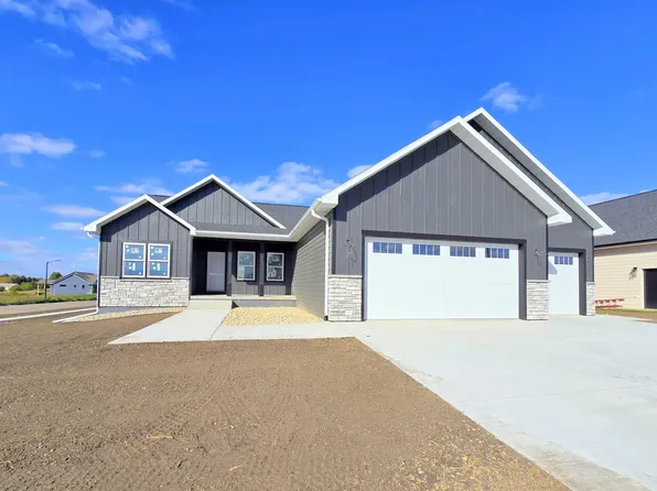 1028 Steamboat Trl, Brookings, SD 57006