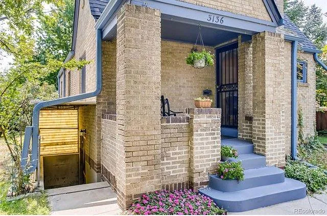 Front entry and porch - 3136 W 36th Ave