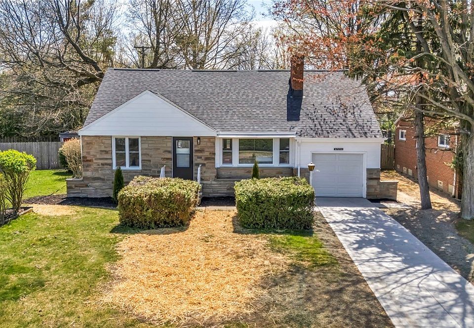1st image of 27540 Parkwood Dr