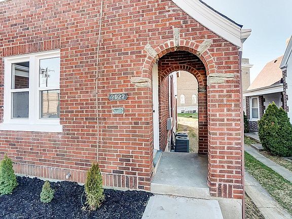 Private side patio entrance to 2nd floor apartment.