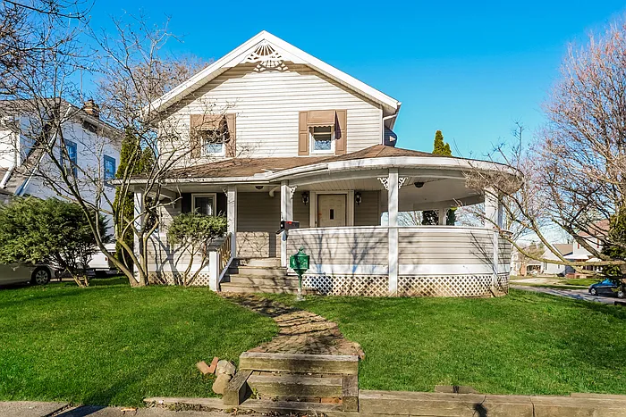 1420 Oakwood Ave — Photo 1