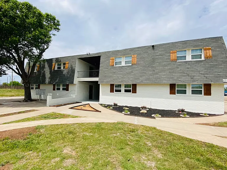 6301 NW Oak Ave #1 — Photo 8