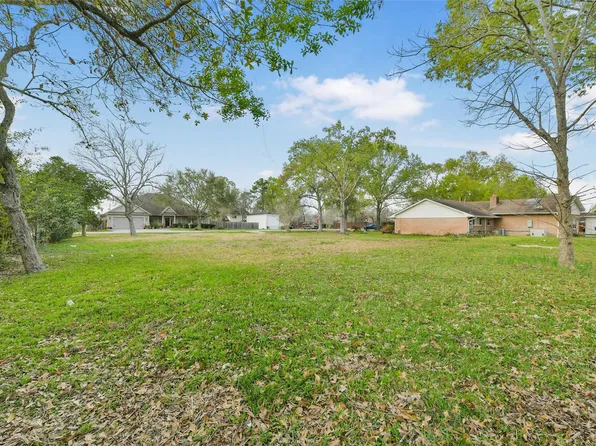 203 Shady Nook Ln, Friendswood, TX 77546