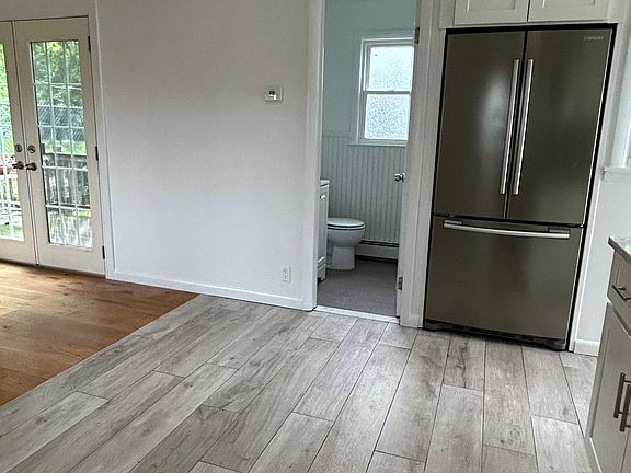 3rd image of 107 Holland St Unit 2