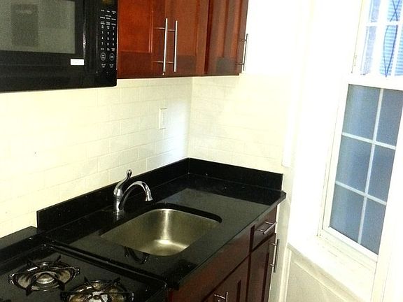 3rd image of 226 E 59th St APT 2RW