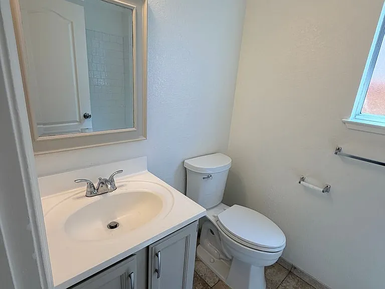 937 Neal St — Photo 16