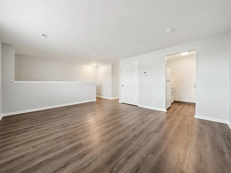 Manhattan Square Apartments — Photo 29