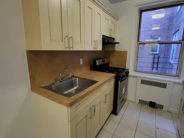 41-43 39th Place image 5 of 11