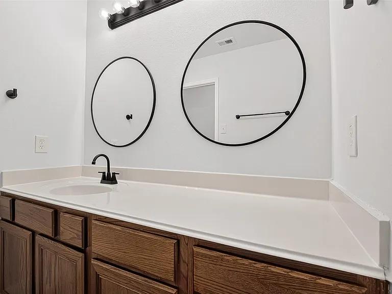 20707 Pine Rain Ct — Photo 36