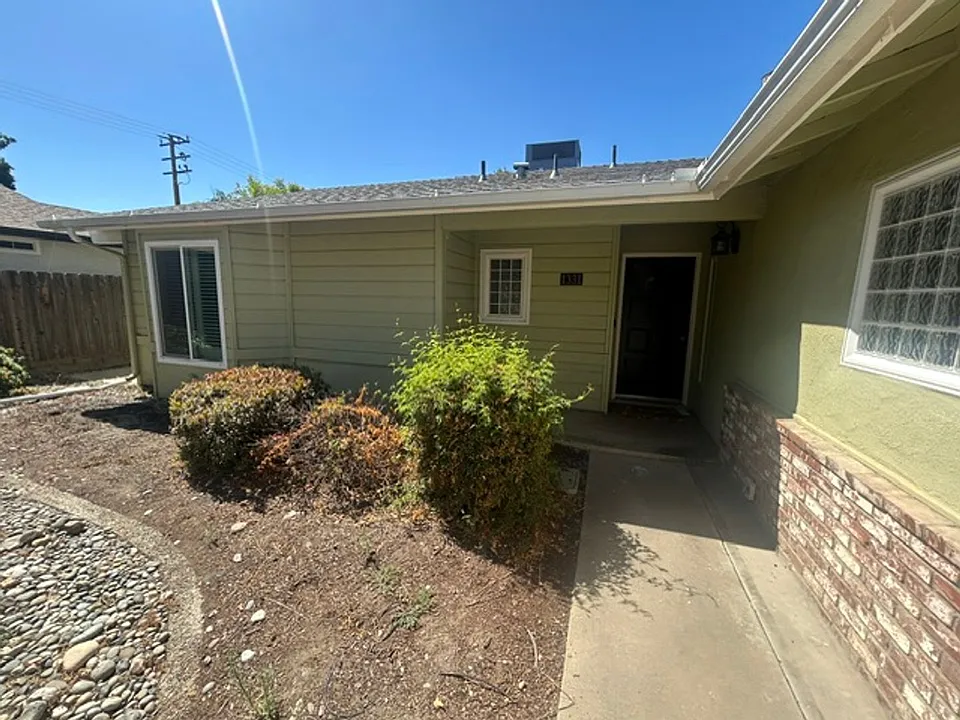 1331 W Mary Ct