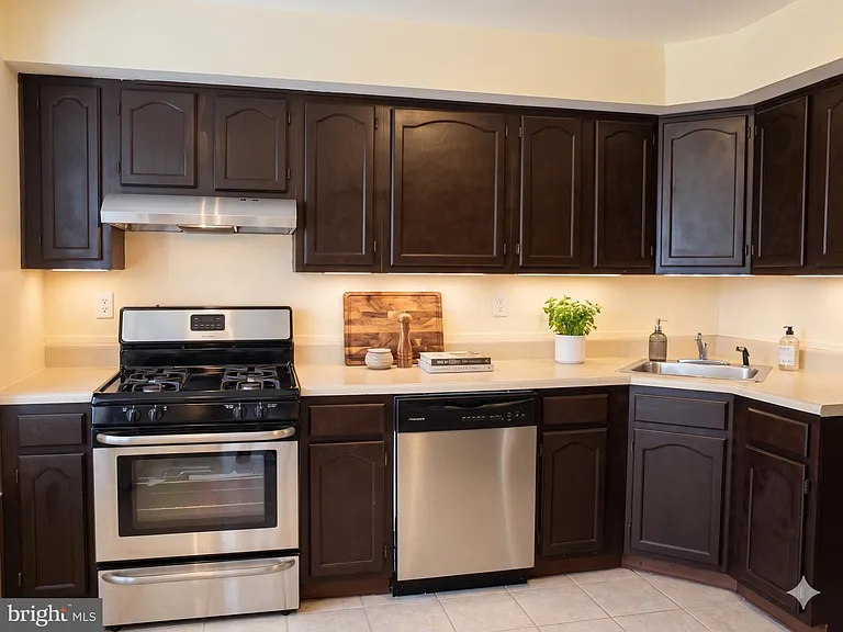 101 Claridge Ct #11 — Photo 6