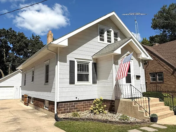 1048 1st St NW, Mason City, IA 50401
