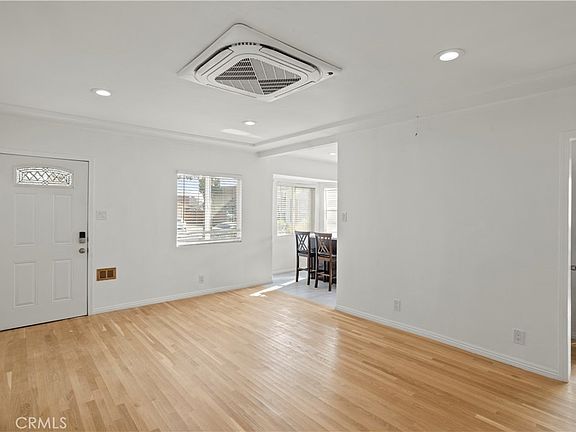 4th image of 300 W Hillsdale St