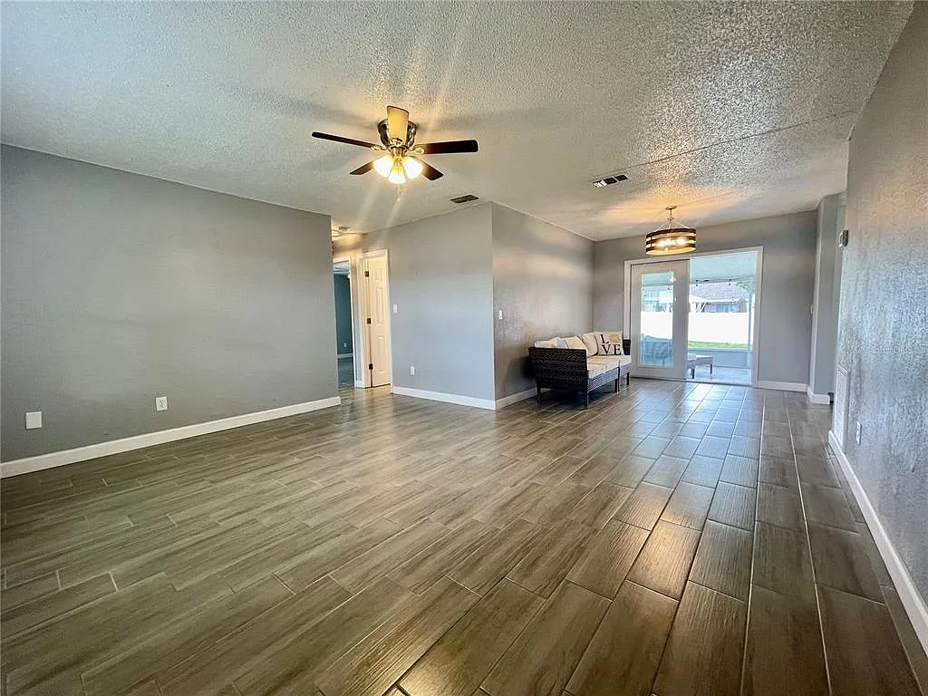 2 bed, 2.0 bath, 990 sqft, $1,800 — Photo 3