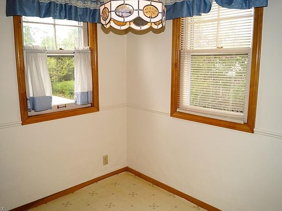 5th image of 8016 Parmenter Dr