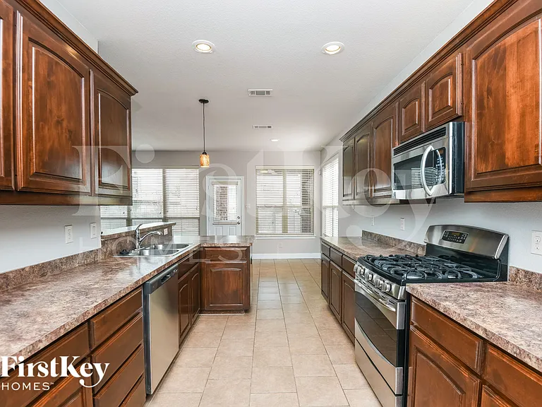 3017 Beaver Creek Dr — Photo 5