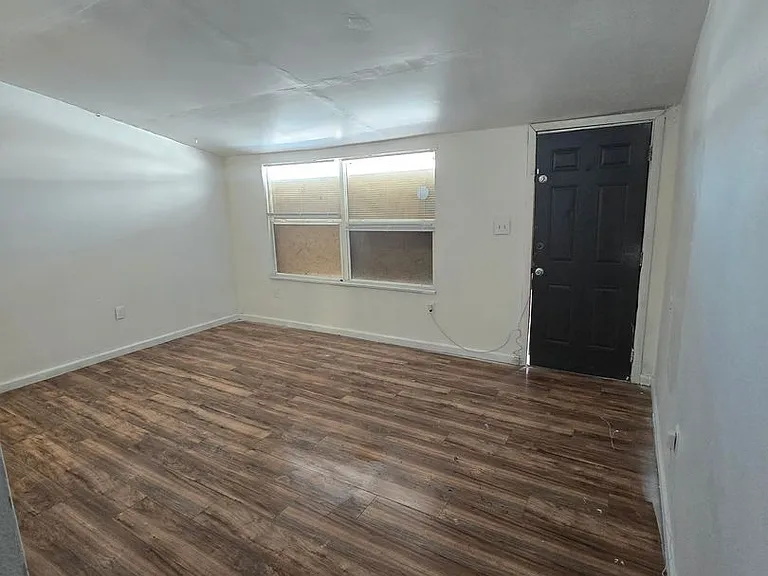246 Saint John Dr — Photo 2