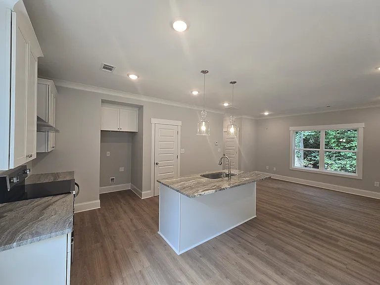 1447 E Broad — Photo 10
