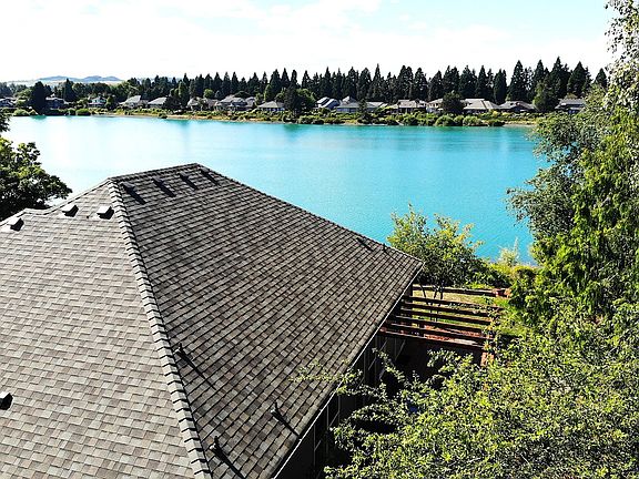 3rd image of 422 Lakefair Cir N