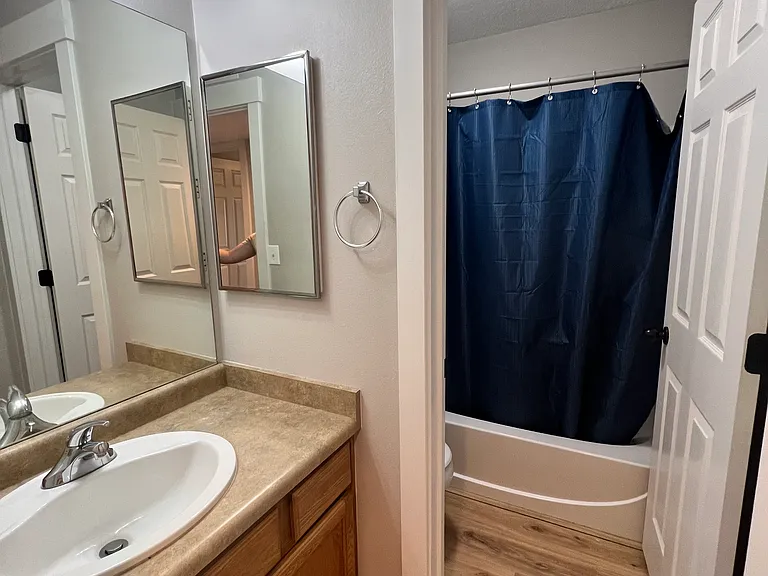 139 W Suncrest Ln #B — Photo 5