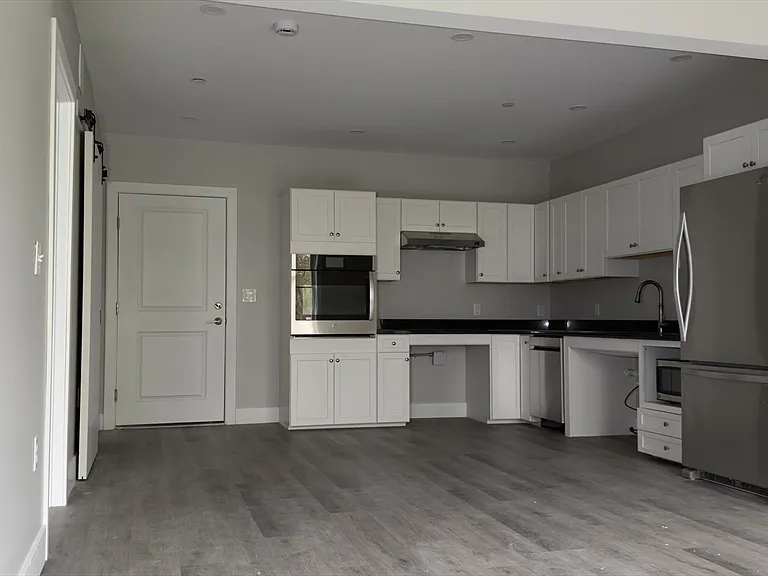 251 Sladen St #105 — Photo 6