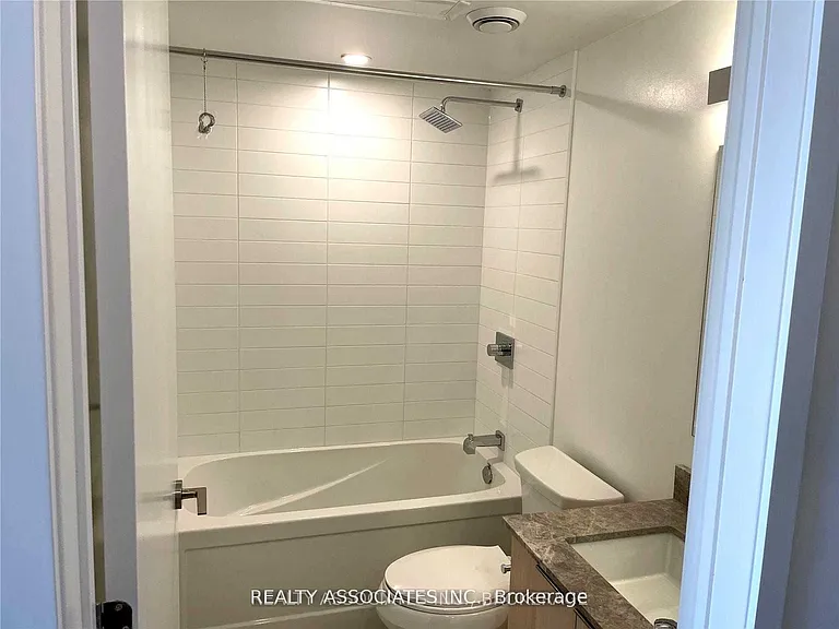 501 Yonge St #4003 — Photo 6