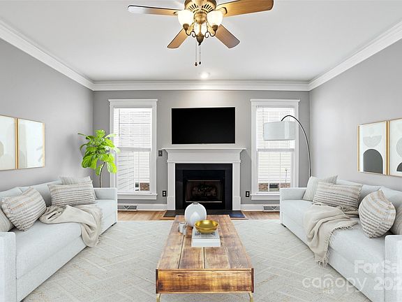 4th image of 3906 Balsam St