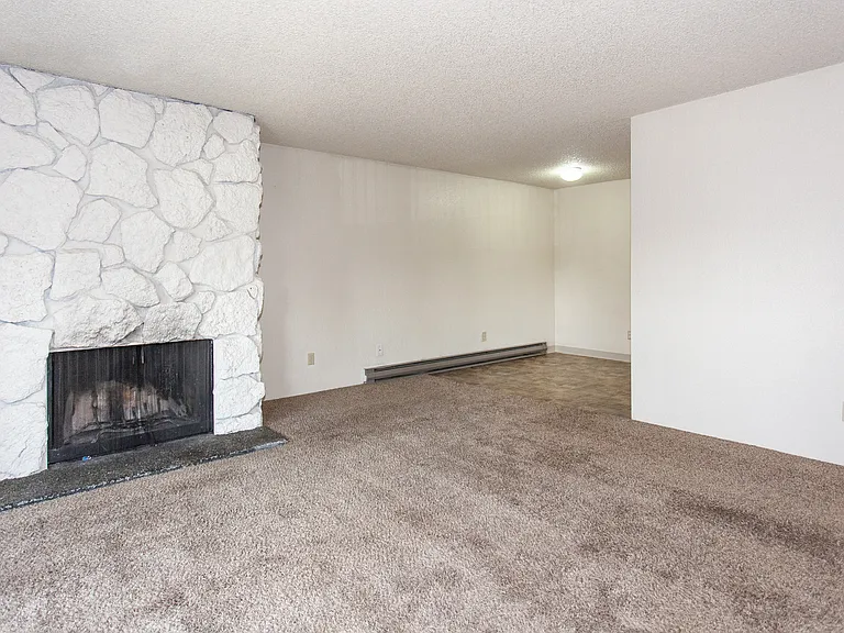 Lakeside Apartments — Photo 2