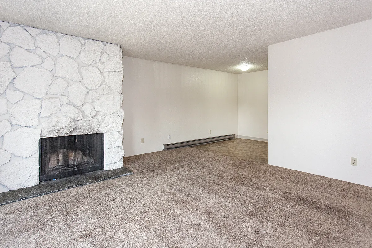Building Photo - Lakeside Apartments