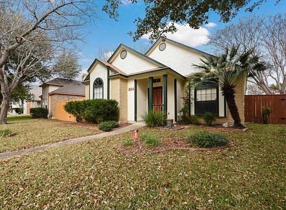 Wonderful one story home, 3 bedroom, 2 full baths, 2 car gar